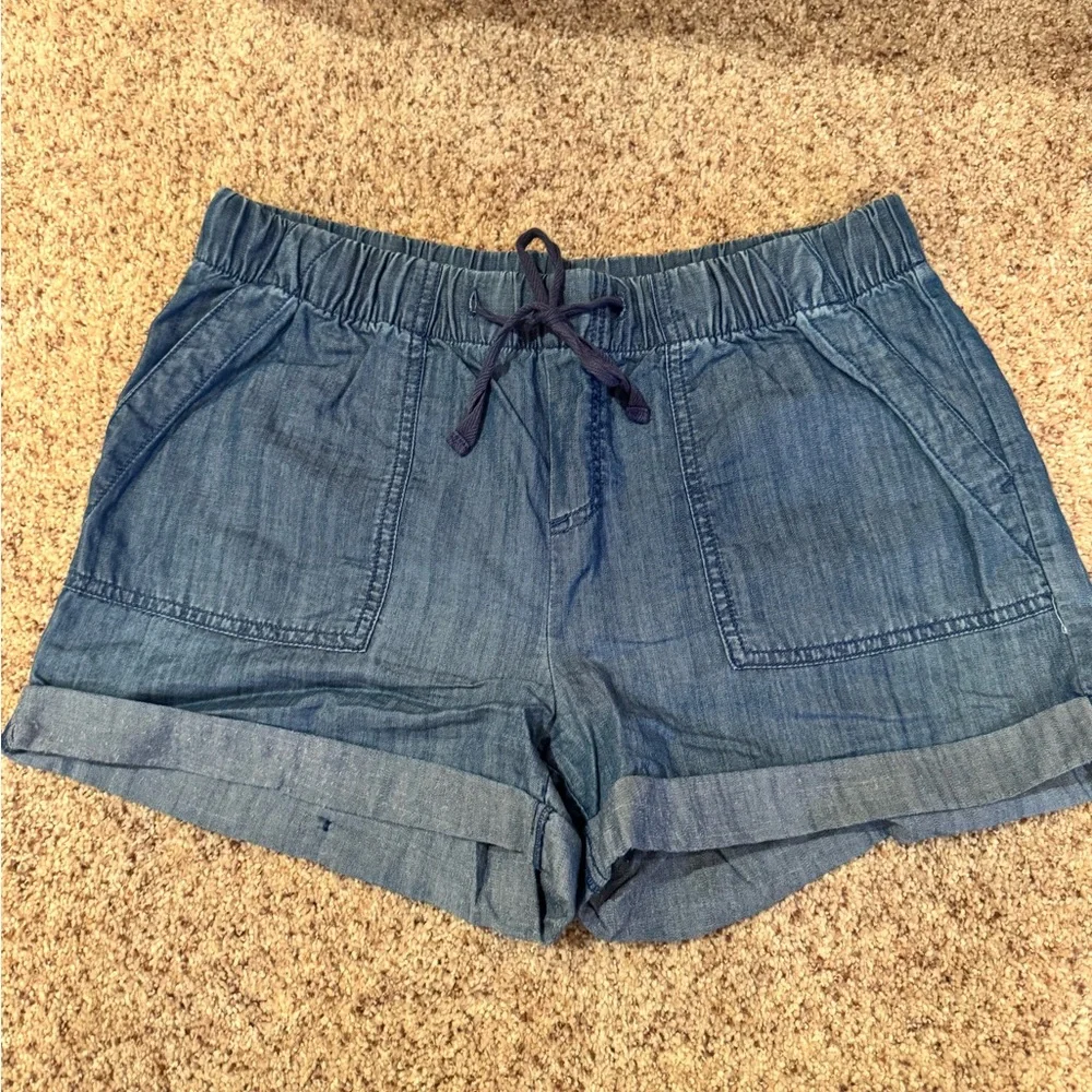 GAP Denim Blue Women's Casual Shorts - Picture 1 of 4
